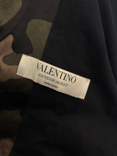 Carica l'immagine nel visualizzatore di Gallery, Bomber Valentino  camou Mariposa - Taglia 44/46