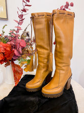 Load image into Gallery viewer, Leather boots - N.37 1/2