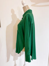 Carica l&#39;immagine nel visualizzatore di Gallery, Camicia over seta verdone