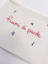 Carica l'immagine nel visualizzatore di Gallery, Pochette ricamata a mano
