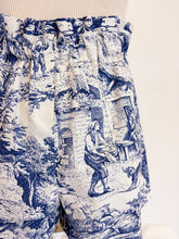 Load image into Gallery viewer, Shorts Toile de Jouy blu