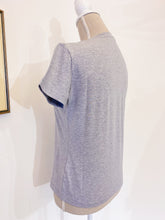 Load image into Gallery viewer, Gray Flora Tshirt - Slim - White heart button