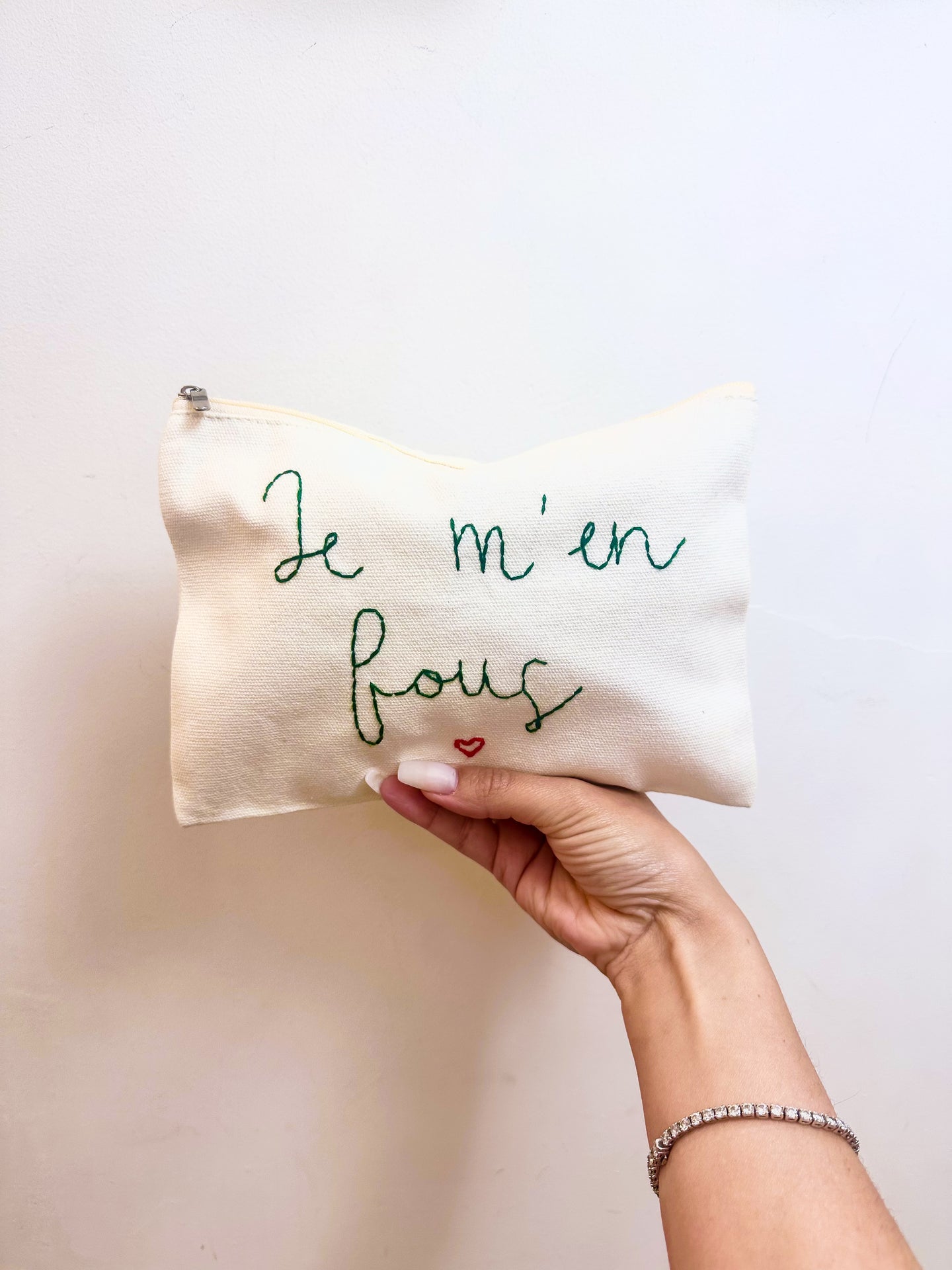 Pochette ricamata a mano