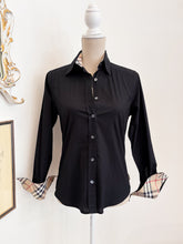 Carica l'immagine nel visualizzatore di Gallery, Camicia Burberry - Taglia XS