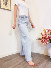 Load image into Gallery viewer, Balloon Jeans - Size 29