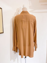 Load image into Gallery viewer, Camicia over seta cammello