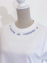 Load image into Gallery viewer, Tshirt ricamata a mano