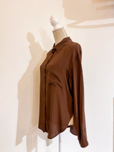 Carica l&#39;immagine nel visualizzatore di Gallery, Camicia over seta marrone