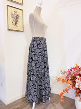 Load image into Gallery viewer, Paris skirt - Size 44