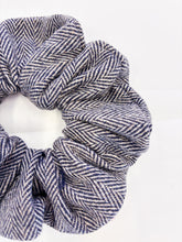 Carica l'immagine nel visualizzatore di Gallery, Elastico per capelli Pina di pesce blu