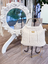 Carica l'immagine nel visualizzatore di Gallery, Pochette macramè