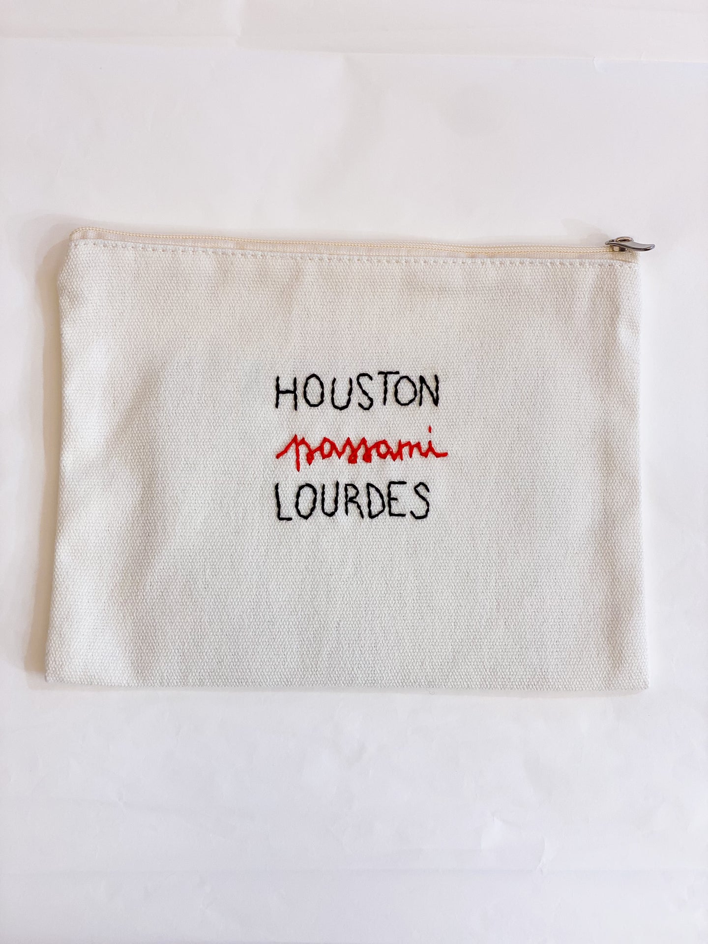 Pochette ricamata a mano