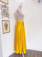 Carica l'immagine nel visualizzatore di Gallery, Gonna lunga raso - Taglia 44