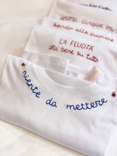 Load image into Gallery viewer, Tshirt ricamata a mano