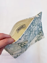 Load image into Gallery viewer, Toile de Jouy clutch bag green