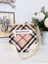 Carica l'immagine nel visualizzatore di Gallery, Borsa postina Burberry
