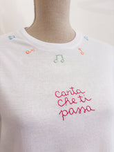 Load image into Gallery viewer, Tshirt ricamata a mano