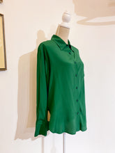 Carica l&#39;immagine nel visualizzatore di Gallery, Camicia over seta verdone