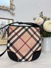 Carica l'immagine nel visualizzatore di Gallery, Borsa postina Burberry