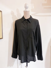 Load image into Gallery viewer, Camicia over seta nera