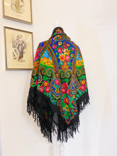 Load image into Gallery viewer, Vintage shawl