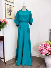 Load image into Gallery viewer, Long micro-pleated dress with shrug - Size 44