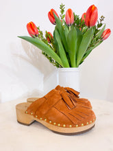 Load image into Gallery viewer, Fringe clogs - N.37
