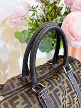 Carica l'immagine nel visualizzatore di Gallery, Bauletto tela monogram