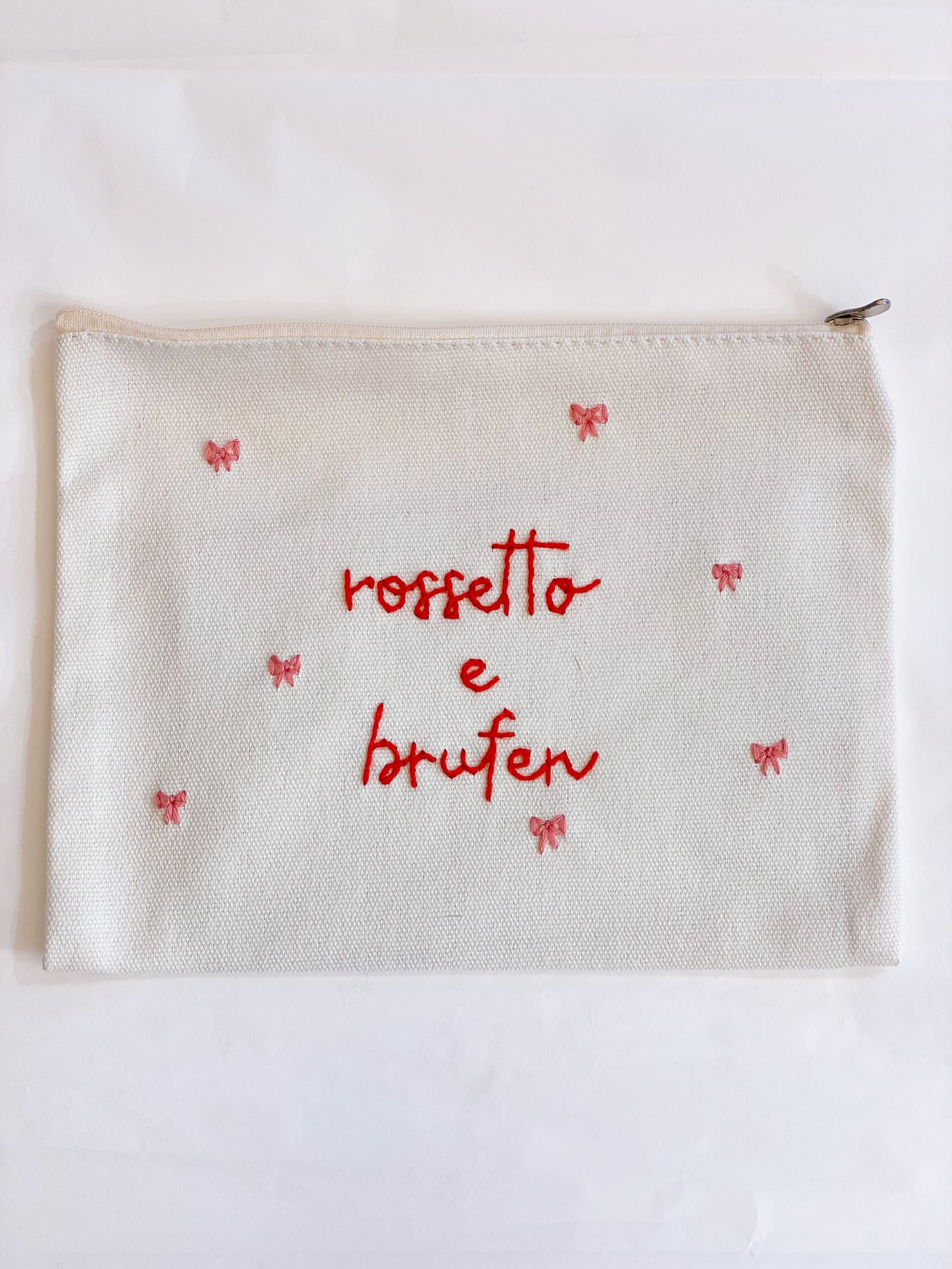 Pochette ricamata a mano