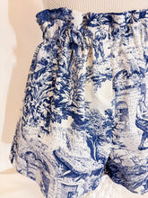 Load image into Gallery viewer, Shorts Toile de Jouy blu