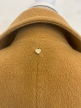 Load image into Gallery viewer, Camel coat - Size 42 Over