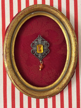 Carica l'immagine nel visualizzatore di Gallery, Spilla Vintage