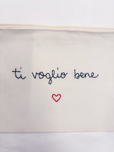 Carica l'immagine nel visualizzatore di Gallery, Pochette ricamata a mano