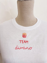 Load image into Gallery viewer, Tshirt ricamata a mano