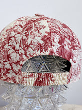 Load image into Gallery viewer, PREORDER -Cappellino sartoriale Toile de Jouy rosso/rosa