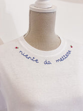 Load image into Gallery viewer, Tshirt ricamata a mano