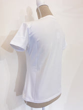 Load image into Gallery viewer, Tshirt Flora - Slim - Bottoncino cuore rosso.