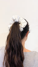 Load image into Gallery viewer, Toile de Jouy hair ties