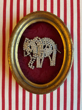Carica l'immagine nel visualizzatore di Gallery, Spilla elefante