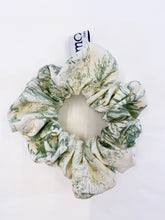 Load image into Gallery viewer, Toile de Jouy hair ties