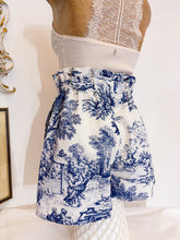 Load image into Gallery viewer, Shorts Toile de Jouy blu