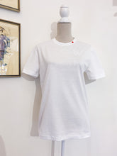 Load image into Gallery viewer, Mavi tshirt - regular - Heart button