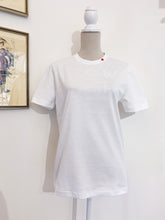 Carica l&#39;immagine nel visualizzatore di Gallery, Tshirt Mavi - regular - Bottoncino cuore