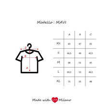 Carica l&#39;immagine nel visualizzatore di Gallery, Tshirt Mavi - regular - Bottoncino cuore