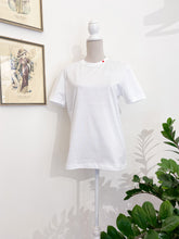 Load image into Gallery viewer, Mavi tshirt - regular - Heart button