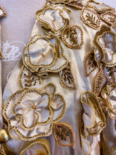 Load image into Gallery viewer, Spencer gold flowers