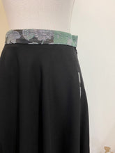 Load image into Gallery viewer, Tailored skirt - Size 42