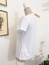 Carica l&#39;immagine nel visualizzatore di Gallery, Tshirt Flora - Slim - Ricamo cuore vuoto