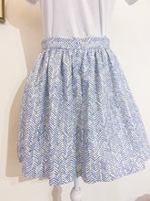 Load image into Gallery viewer, Short herringbone skirt - Size 44
