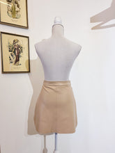 Load image into Gallery viewer, Miniskirt - Size 40